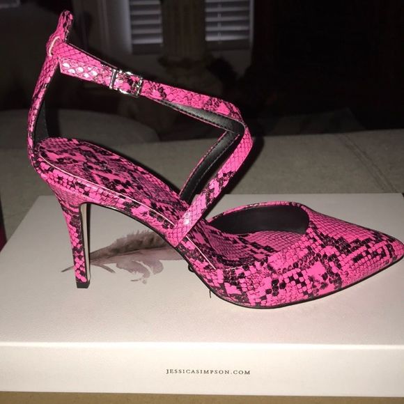 JESSICA SIMPSON NEON PINK PYTHON PRINT Heels - Picture 1 of 13